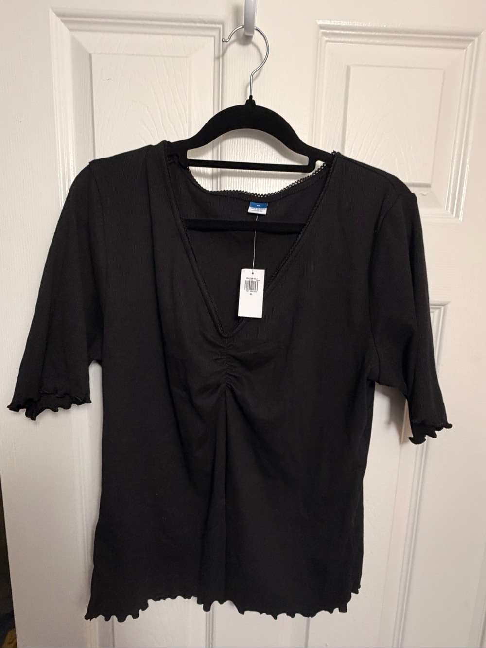 Old Navy Women’s Black Ruched V-Neck Top - XL